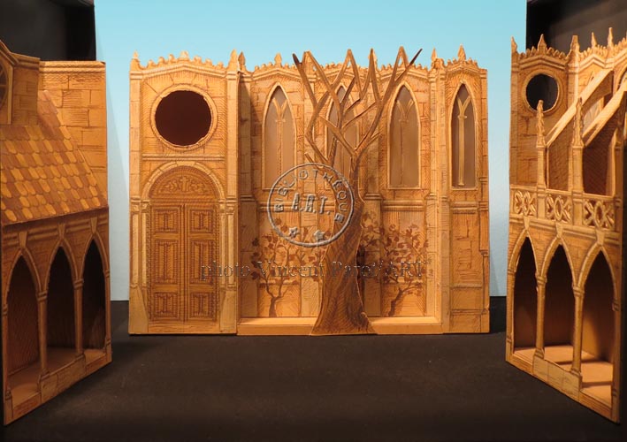 Les maquettes de décors et de costumes de théâtre