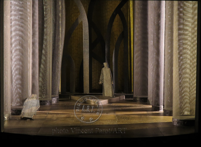 les décors et costumes de Meurtre dans la cathédrale de Thomas Stearns ELIOT - 1995
