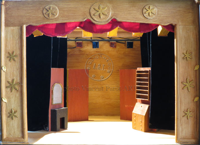 les décors et costumes de Jeux de mains de Génestia GIACHINO - 1997